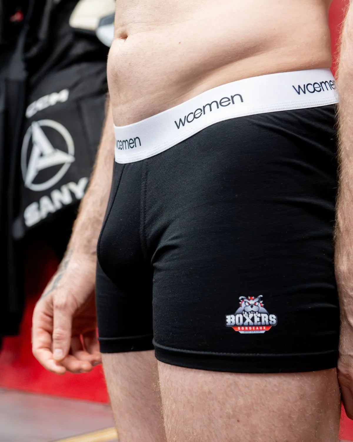 Soutien de wœmen aux Boxers de Bordeaux, partenariat pour promouvoir l'inclusion au hockey sur glace